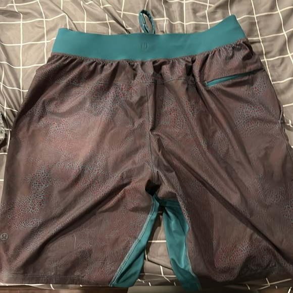 lululemon shorts size M - Picture 2 of 4
